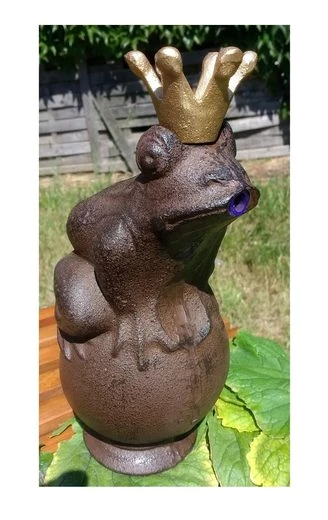 GartenHero Zierbrunnen Wasserspiel Froschkönig mit Pumpe Wasserspeier Gartenfigur Springbrunnen