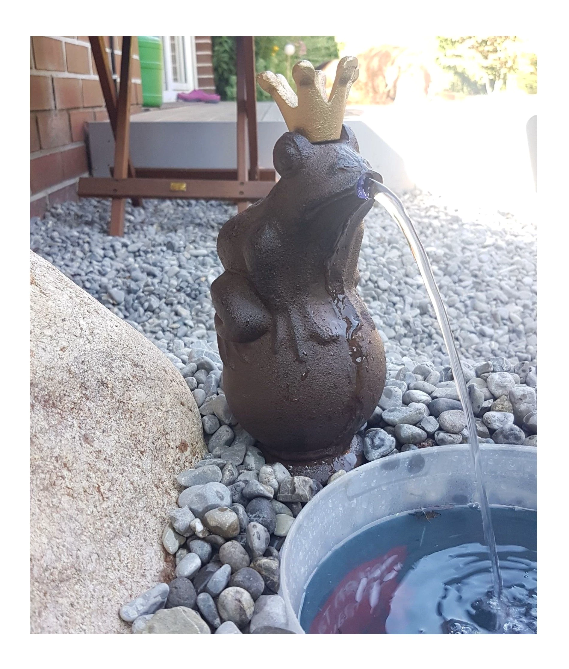 GartenHero Zierbrunnen Wasserspiel Froschkönig mit Pumpe Wasserspeier Gartenfigur Springbrunnen