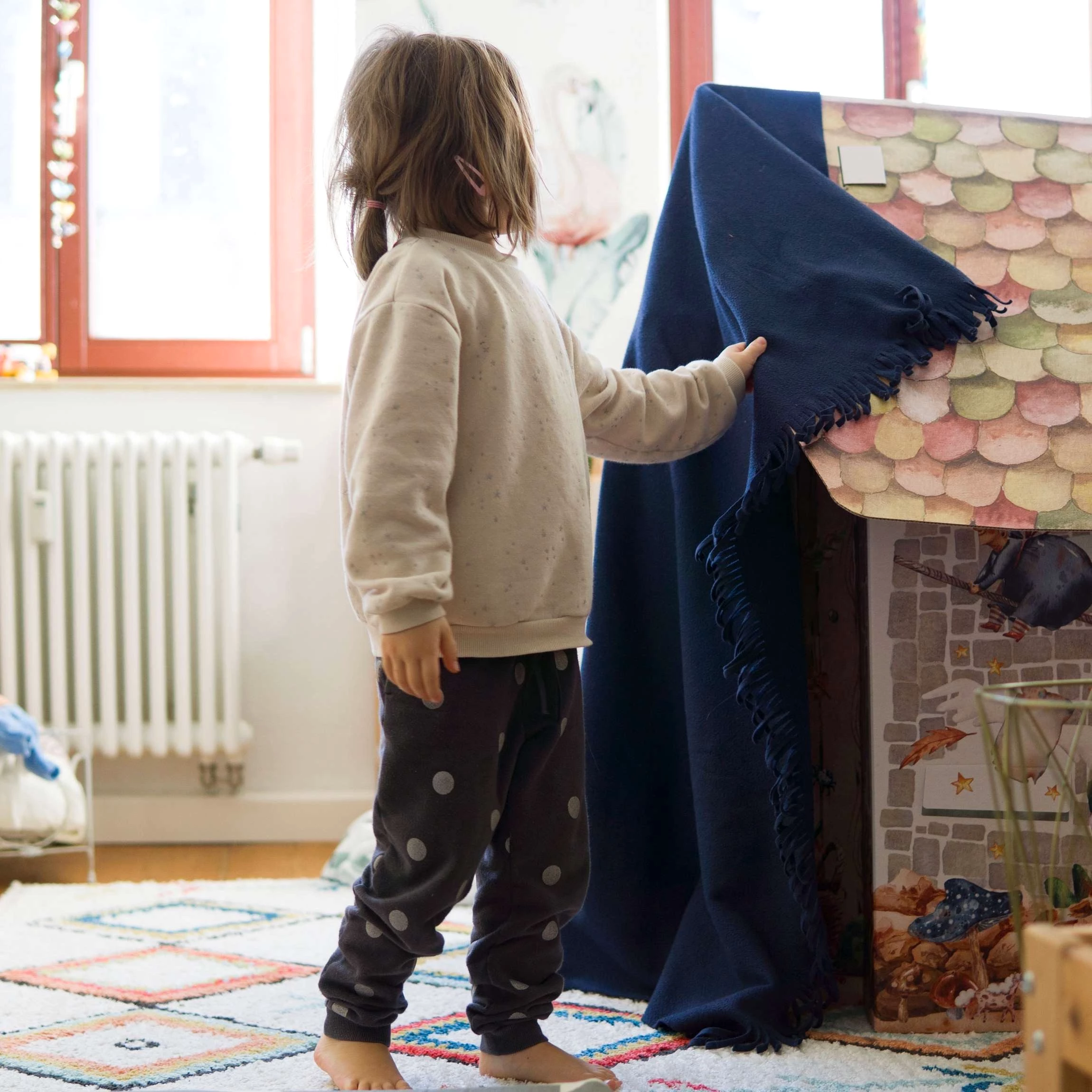 FOLDZILLA Spielhaus Platzsparendes Spielhaus weiß zum Bemalen / Bekleben
